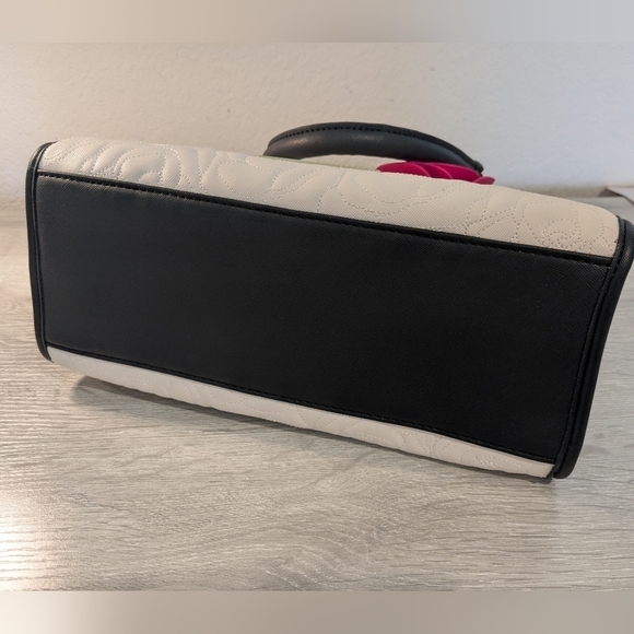 Betsey Johnson White Rose Quilted Faux Leather 3 Compartment Shoulder Tote Bag - Picture 5 of 14